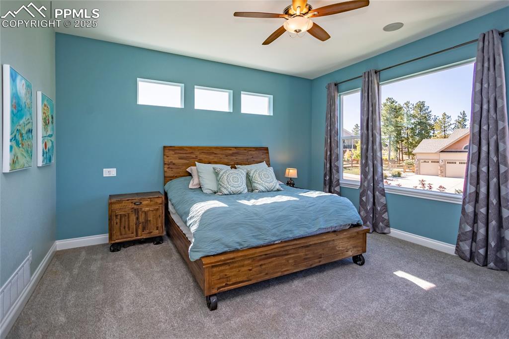 Image 14 of 45: Bedroom