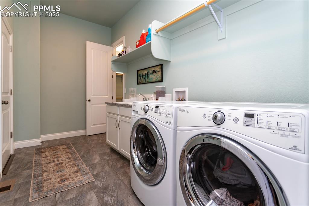 Image 23 of 45: Laundry