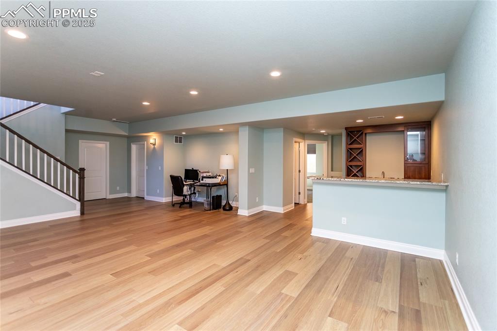 Image 27 of 45: Living Room