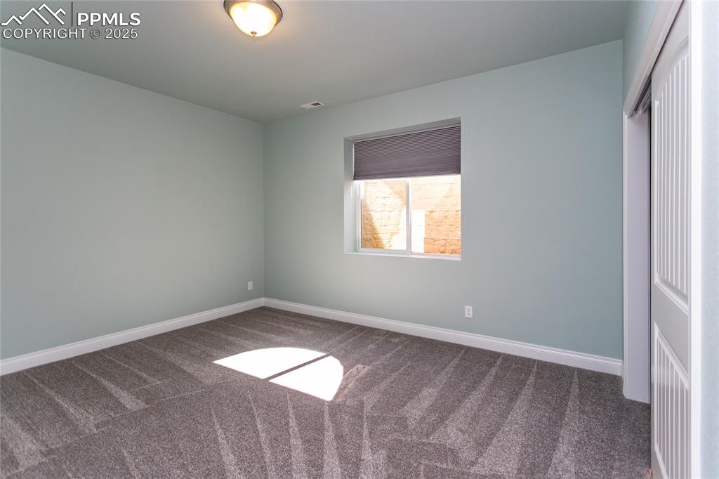 Image 31 of 45: Bedroom