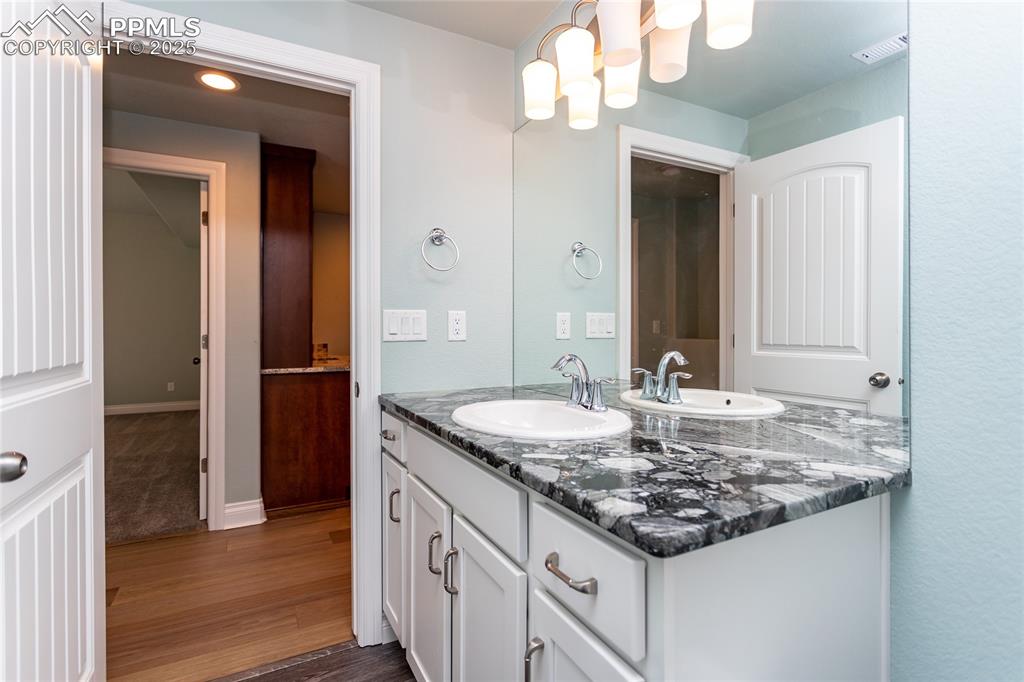 Image 32 of 45: Bathroom