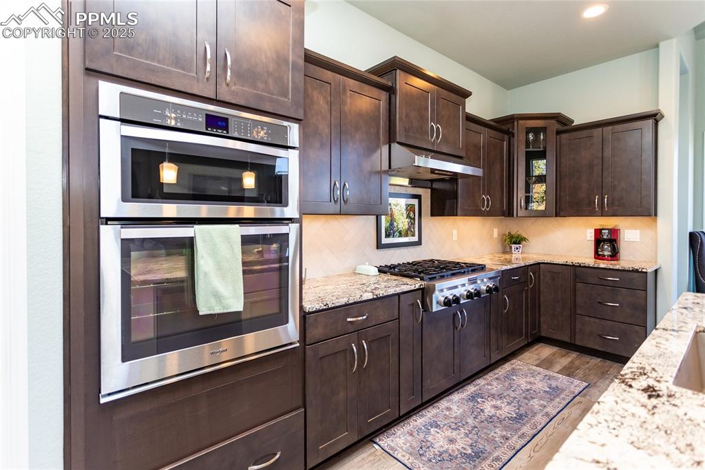 Image 4 of 45: Kitchen