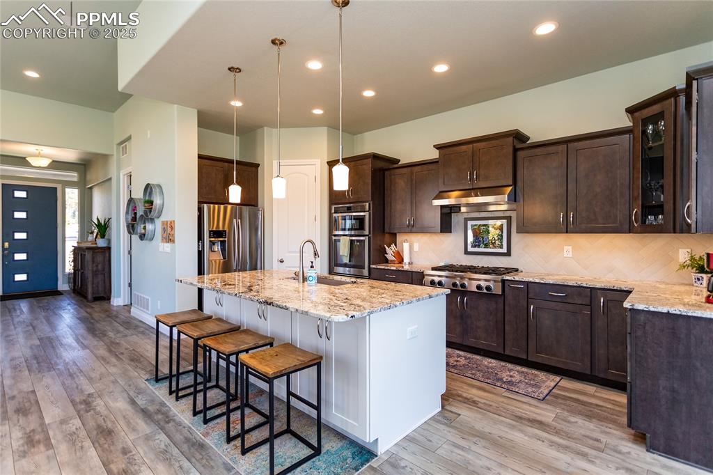 Image 6 of 45: Kitchen