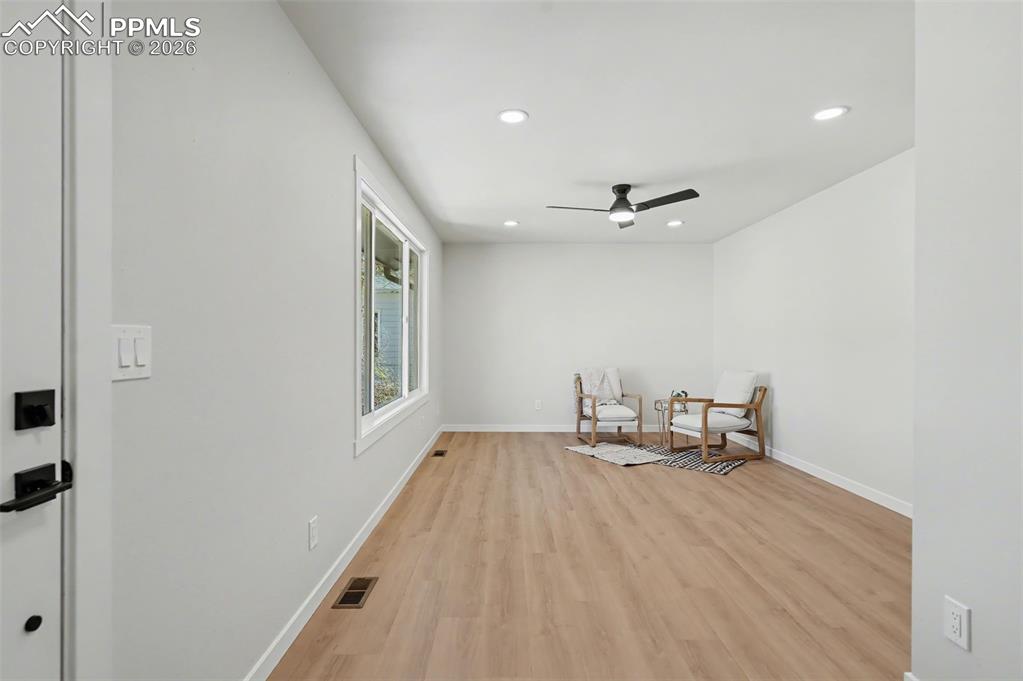 Image 5 of 24: Sitting Room