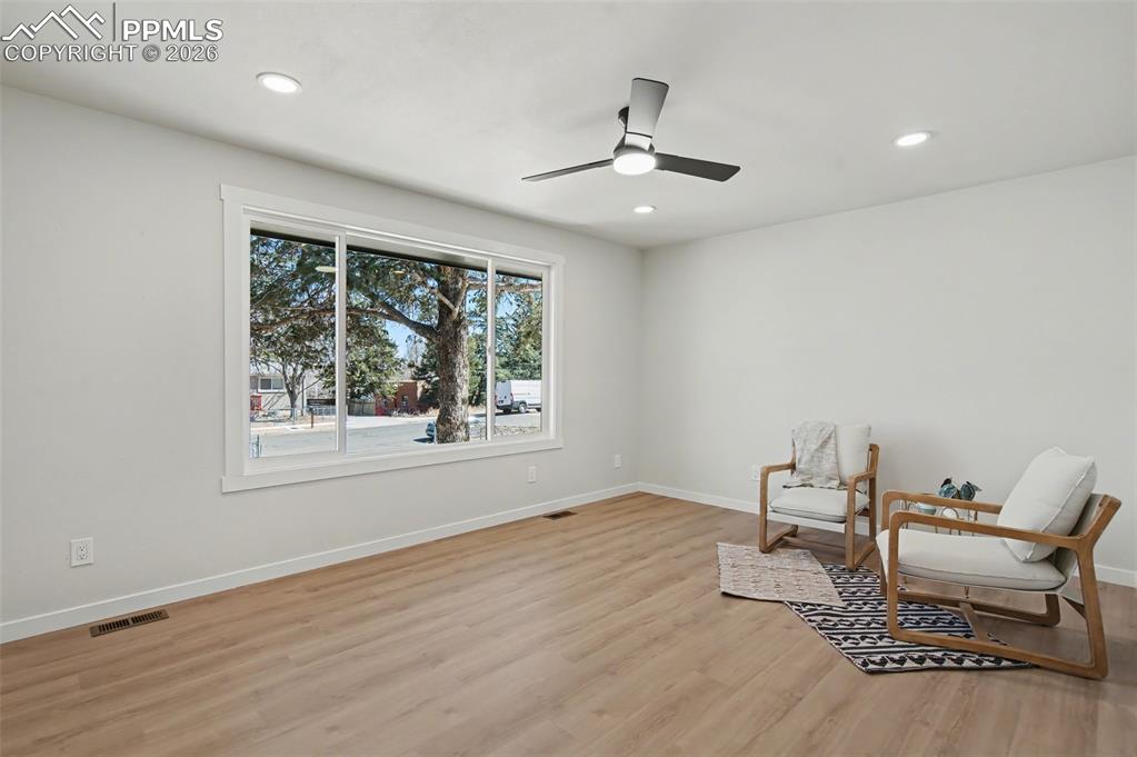 Image 8 of 24: Sitting Room