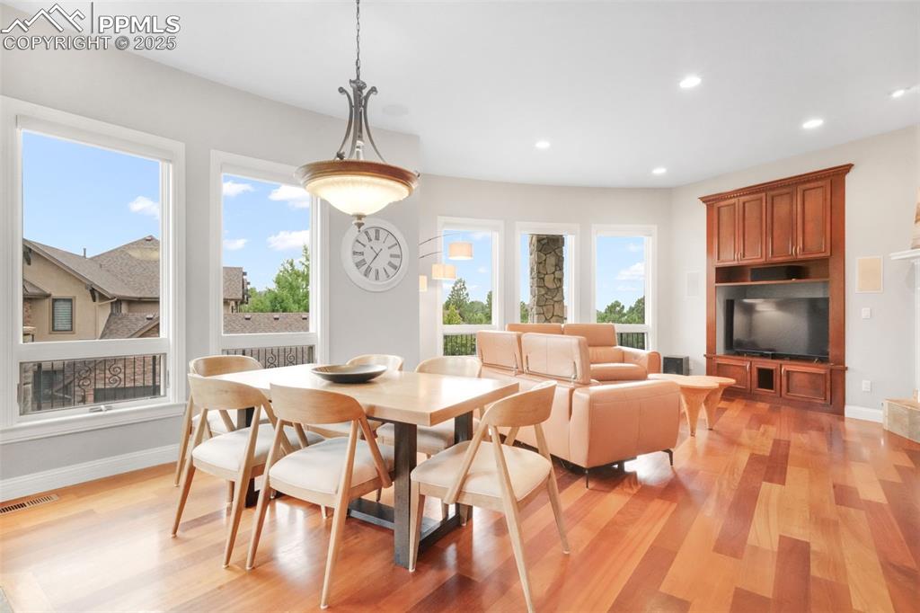 Image 12 of 50: Dining Area
