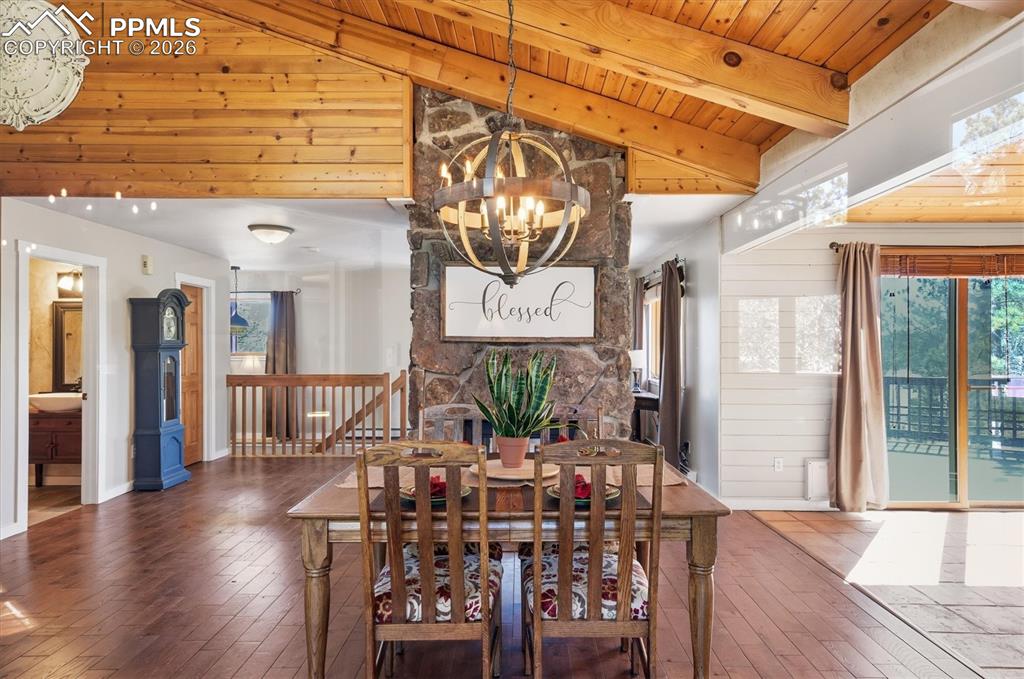 Image 13 of 50: Dining Area