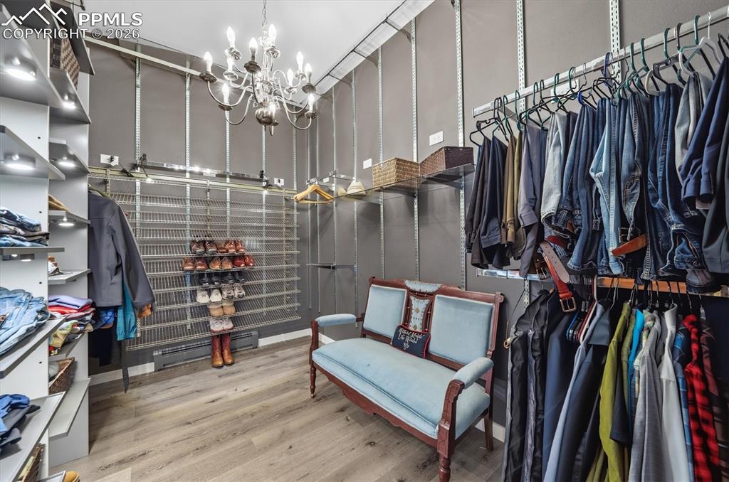 Image 25 of 50: Closet