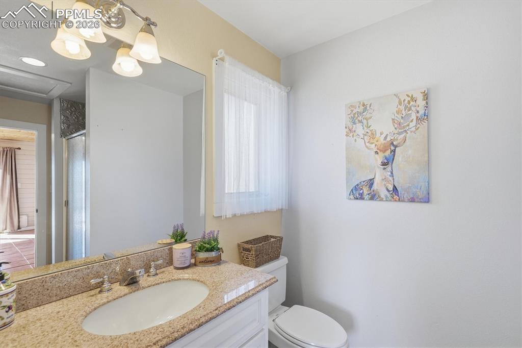 Image 33 of 50: Bathroom