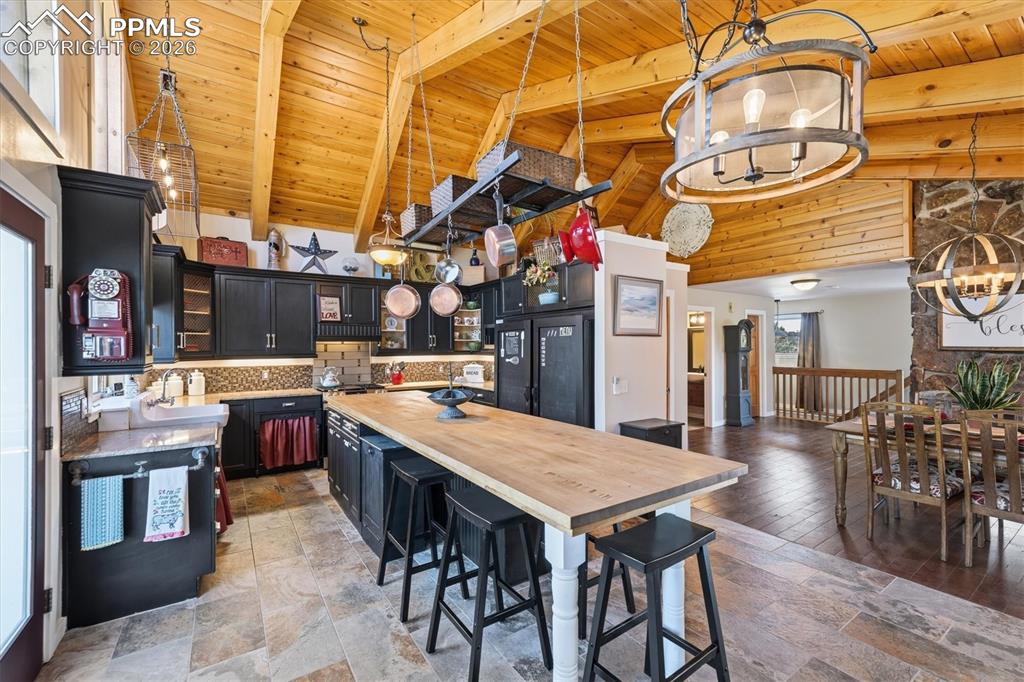 Image 8 of 50: Kitchen