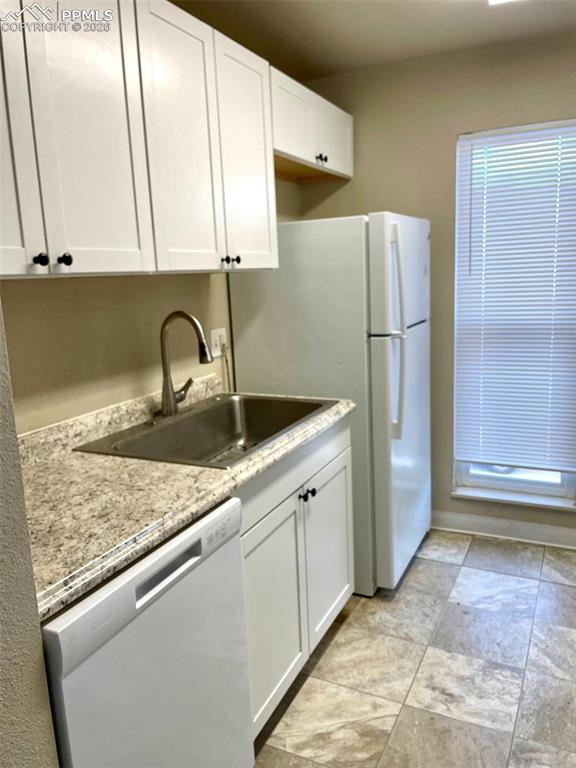 Image 17 of 28: Kitchen