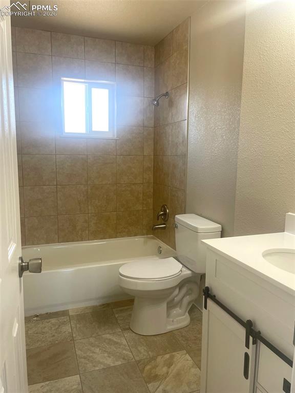 Image 21 of 28: Bathroom