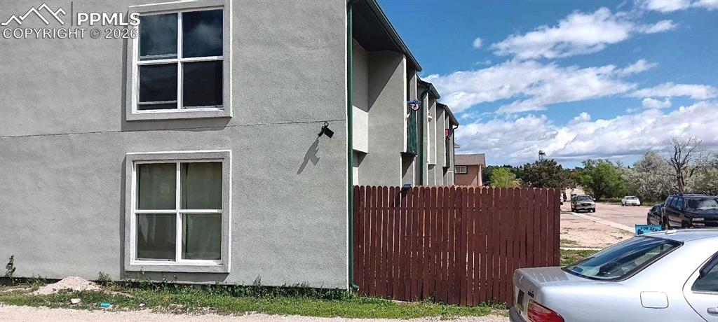 Image 9 of 28: Side of Structure