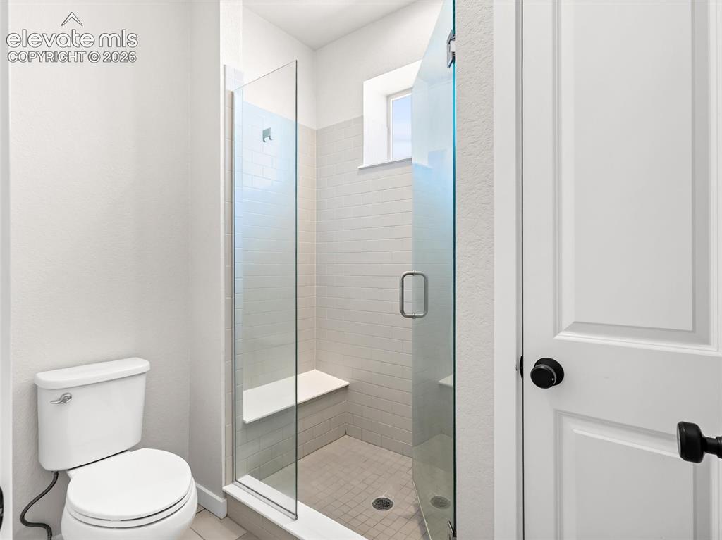 Image 15 of 33: Bathroom