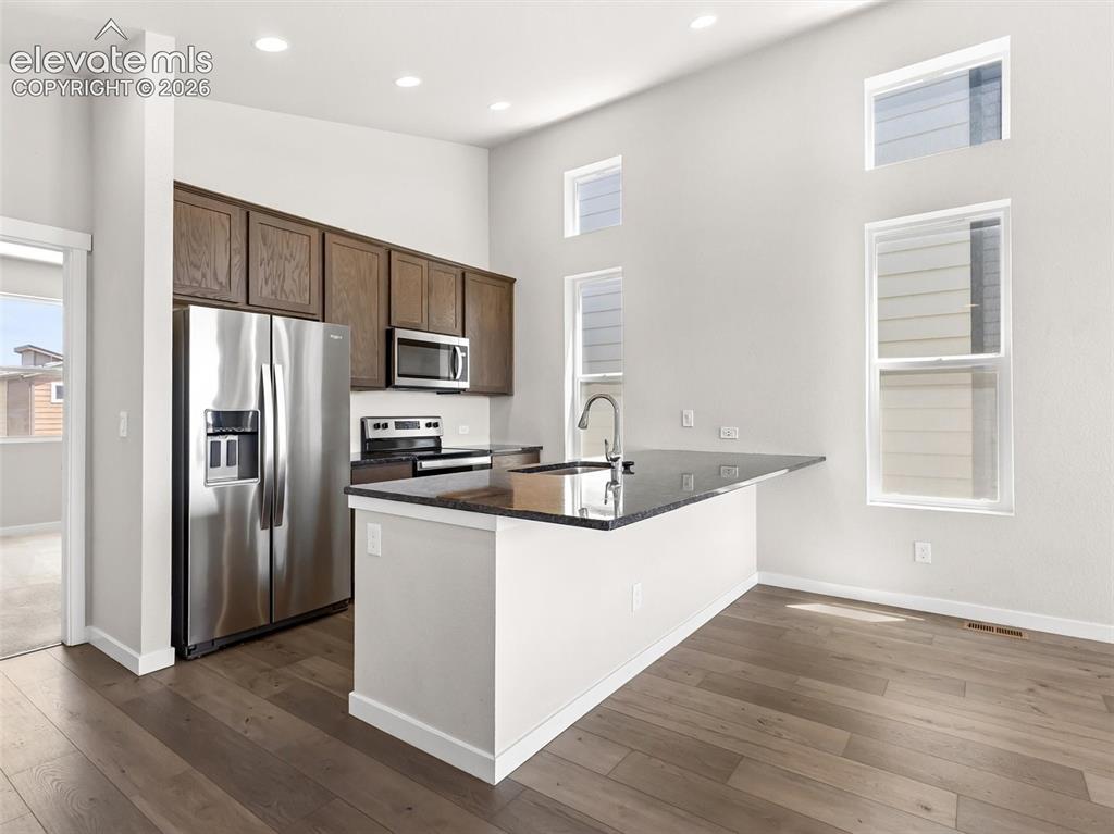 Image 8 of 33: Kitchen