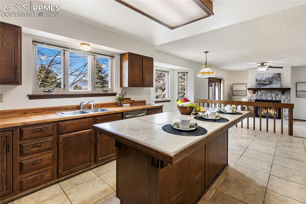 Image 13 of 39: Kitchen