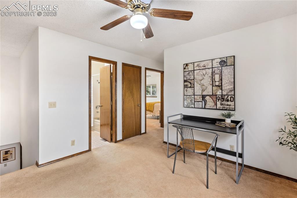 Image 28 of 39: Office