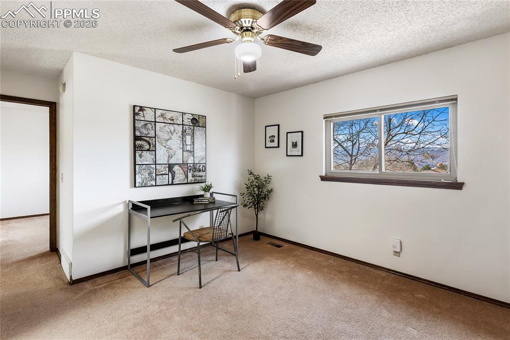 Image 29 of 39: Office