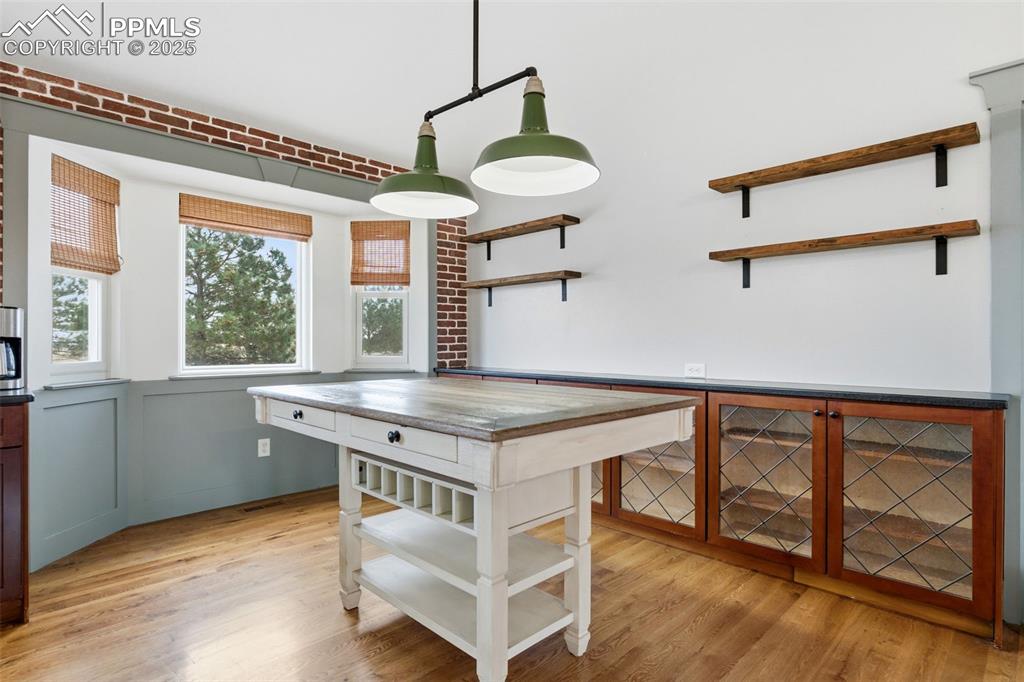 Image 11 of 43: Dining Area