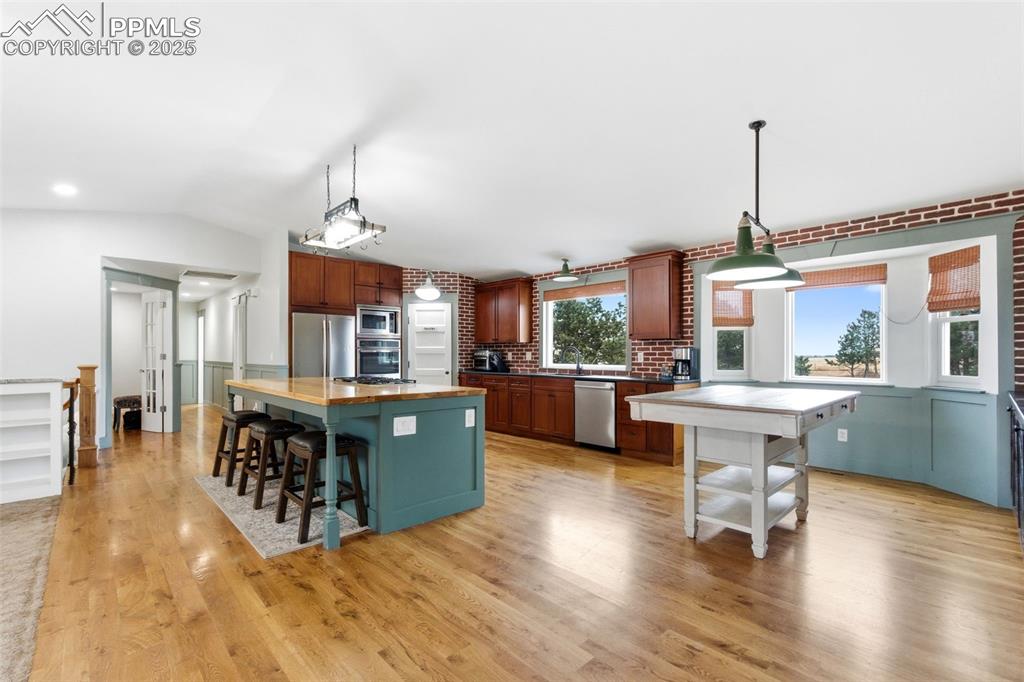 Image 12 of 43: Kitchen