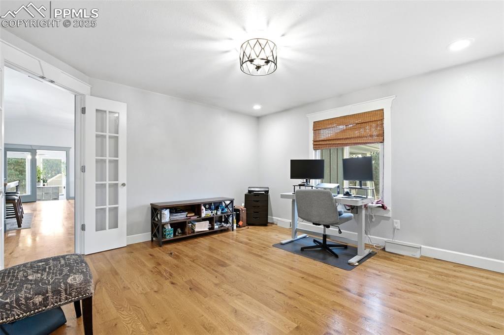 Image 16 of 43: Office