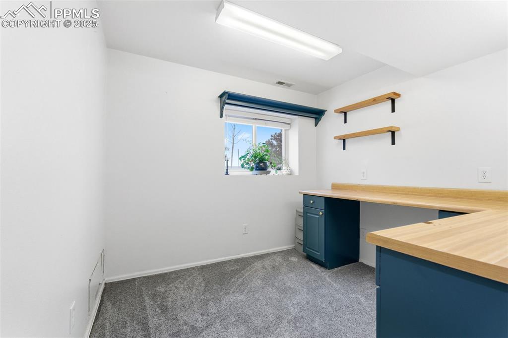 Image 31 of 43: Office