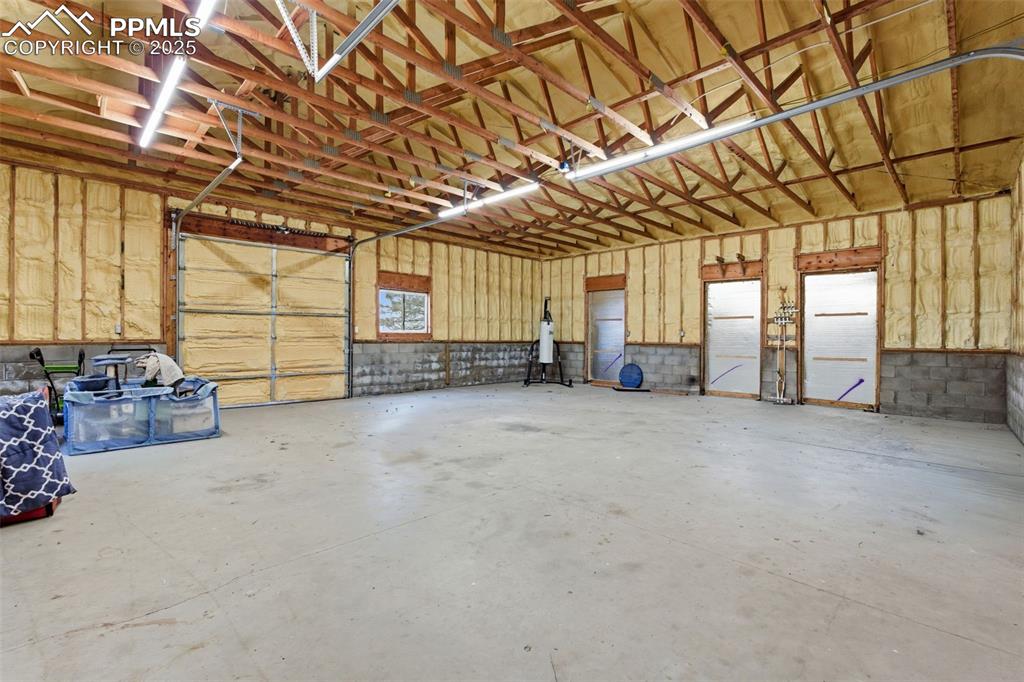 Image 38 of 43: Garage