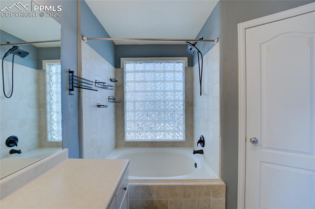 Image 13 of 22: Bathroom