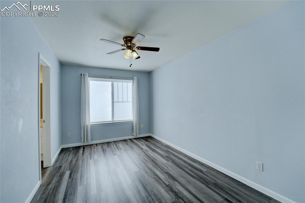 Image 15 of 22: Bedroom