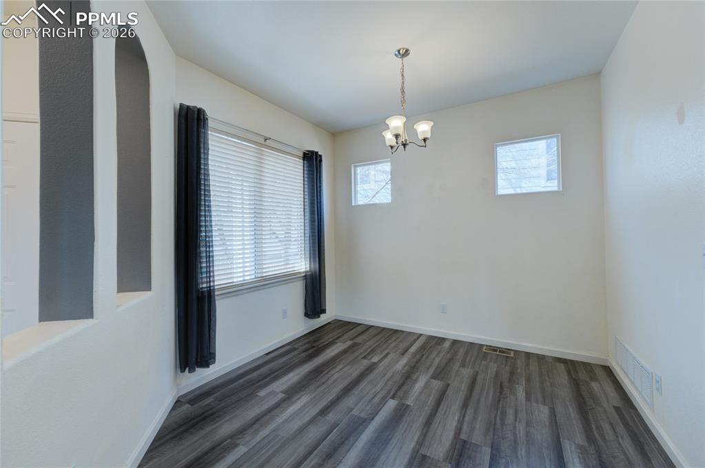 Image 6 of 22: Dining Area