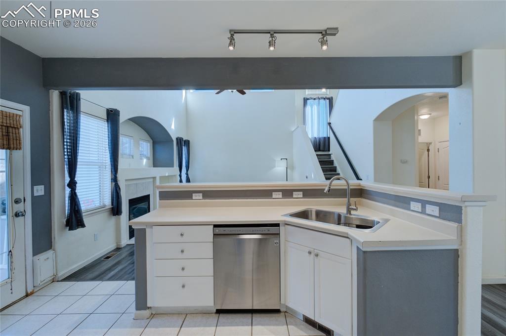 Image 8 of 22: Kitchen