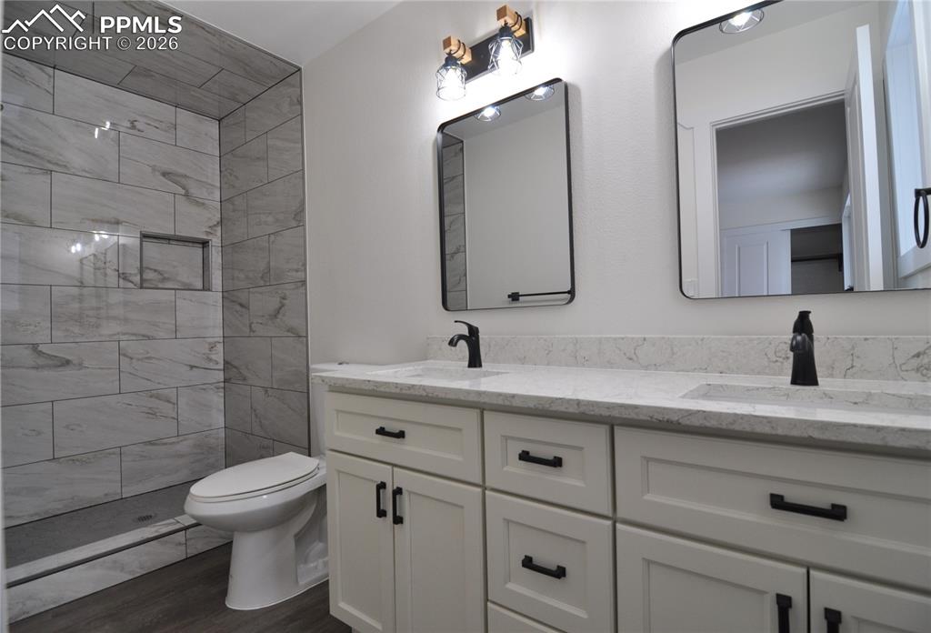 Image 20 of 32: Master Bathroom