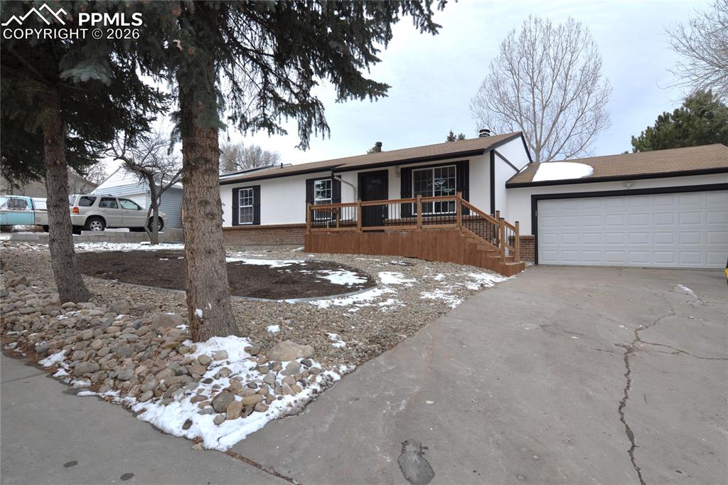 Image 3 of 32: Front of Structure