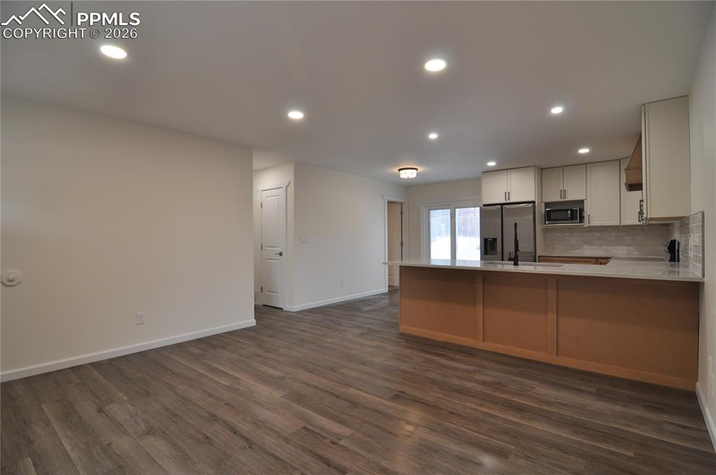 Image 8 of 32: Kitchen