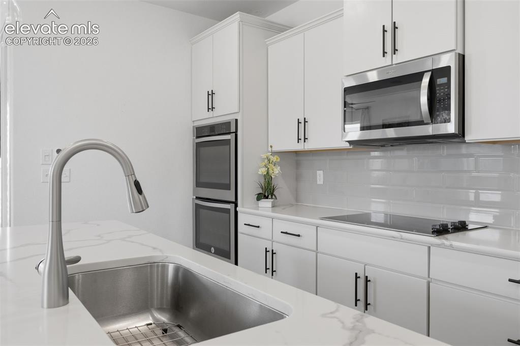 Image 14 of 38: Kitchen