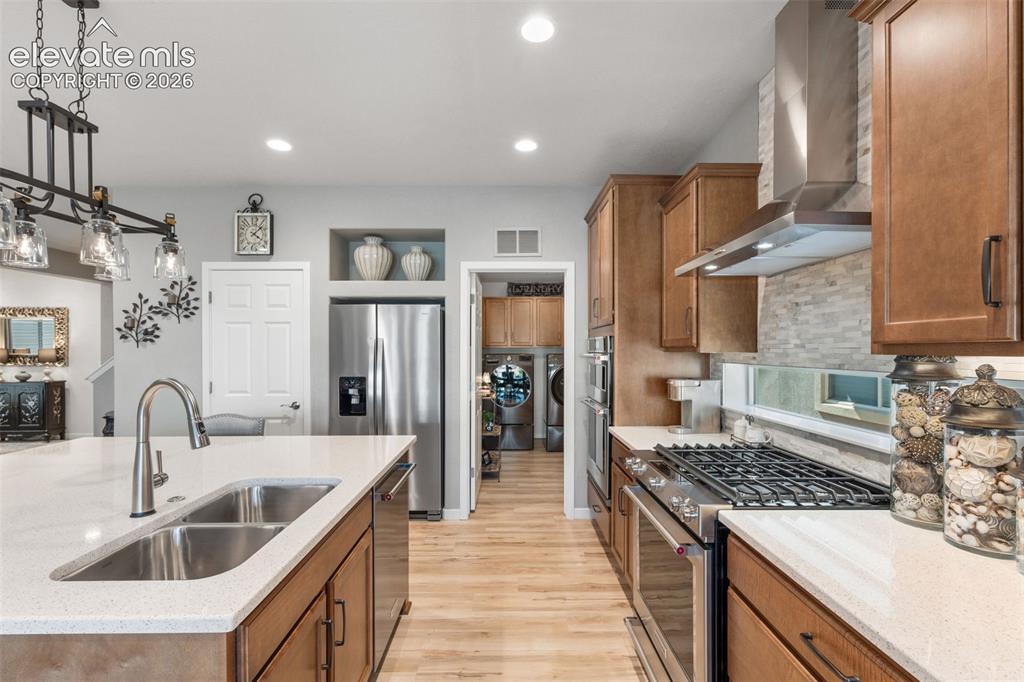 Image 17 of 44: Kitchen