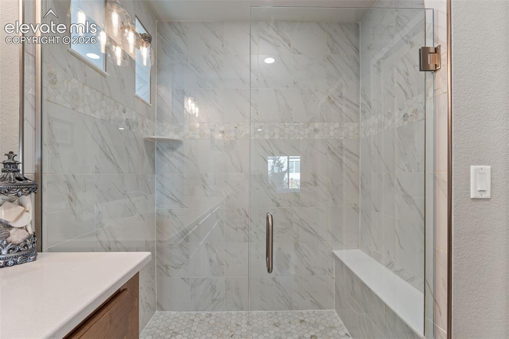 Image 33 of 44: Bathroom
