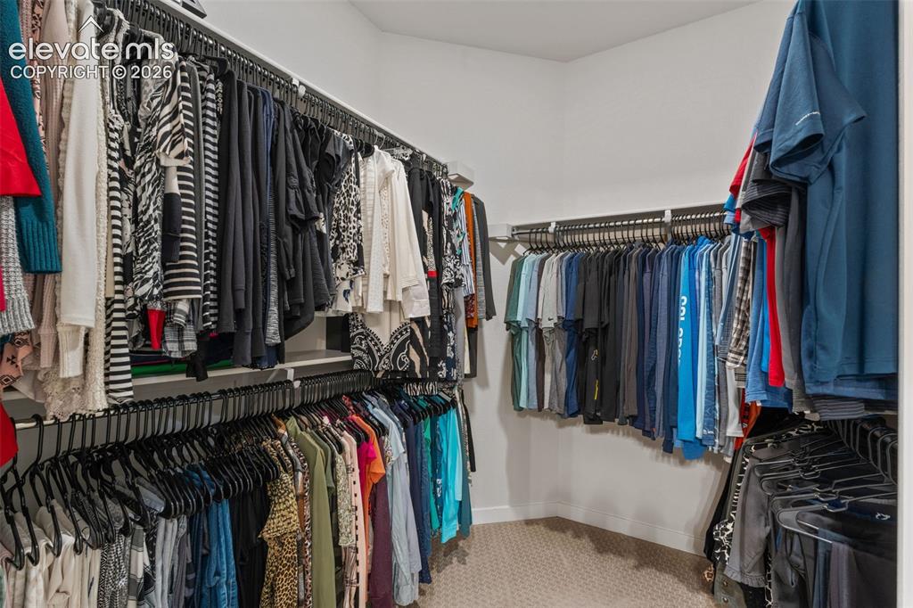 Image 34 of 44: Closet