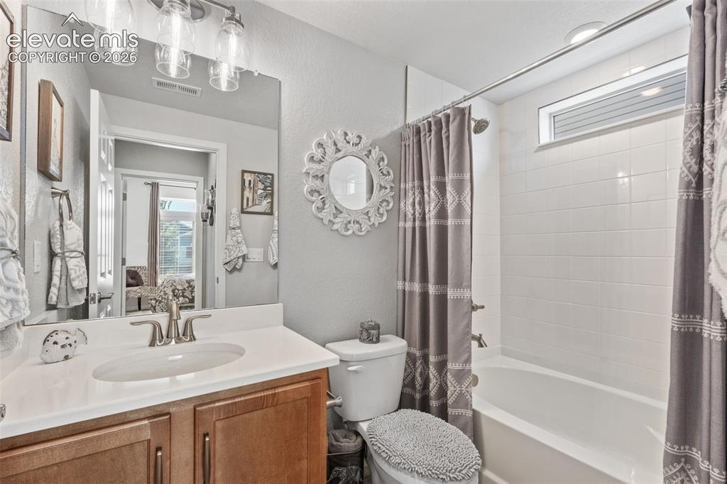Image 9 of 44: Bathroom