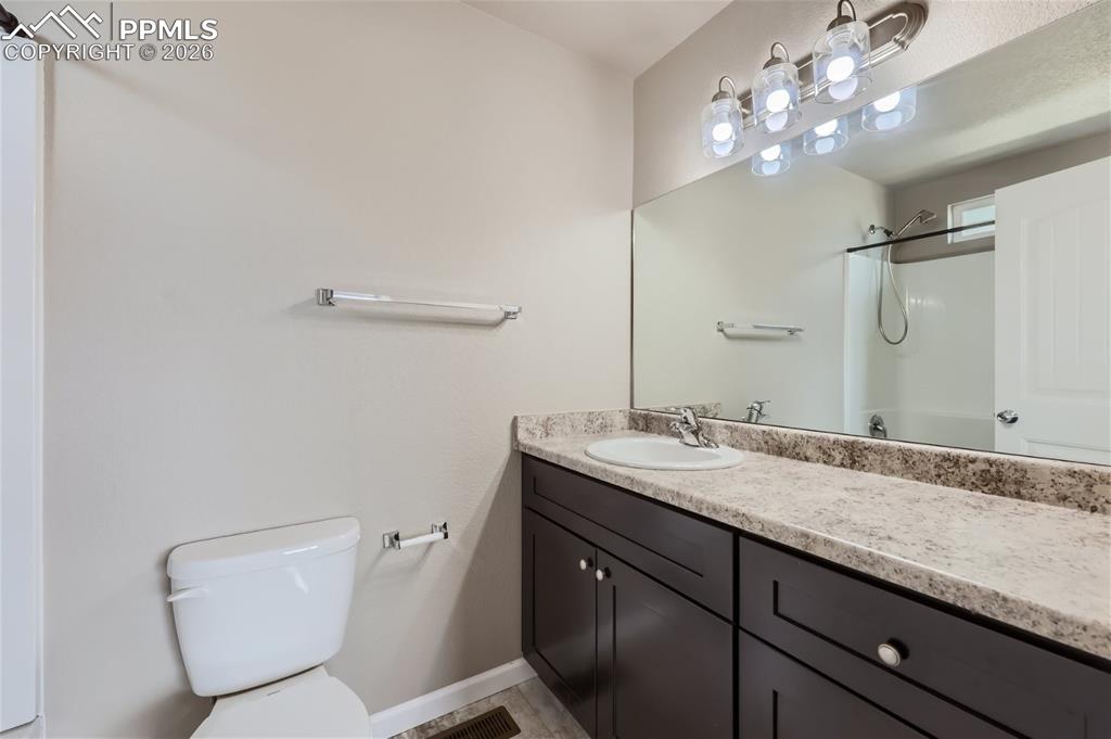 Image 21 of 28: Bathroom