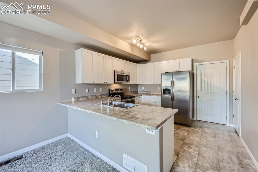 Image 8 of 28: Kitchen