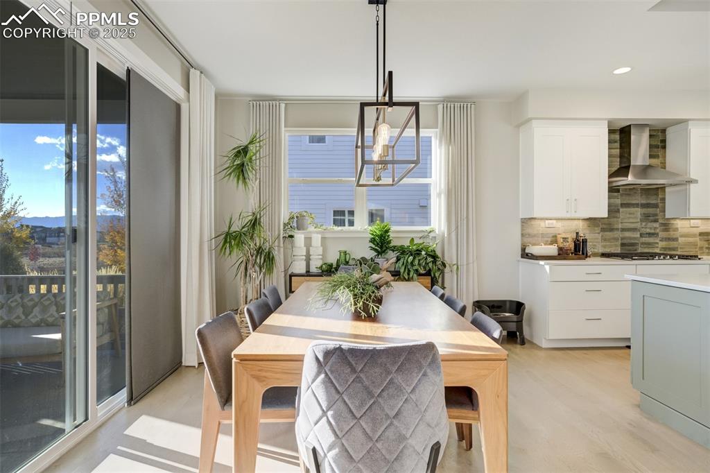 Image 10 of 50: Eat-in dining area with beautiful natural light!