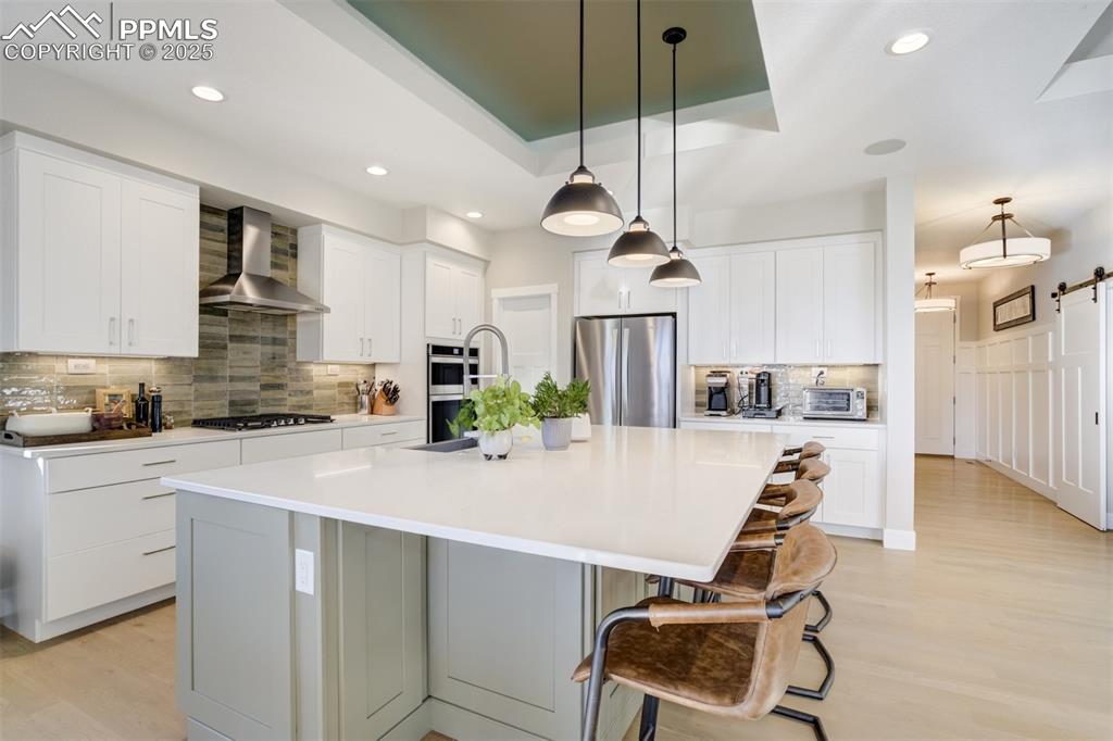 Image 3 of 50: Abundant counter and cabinet space to enjoy!