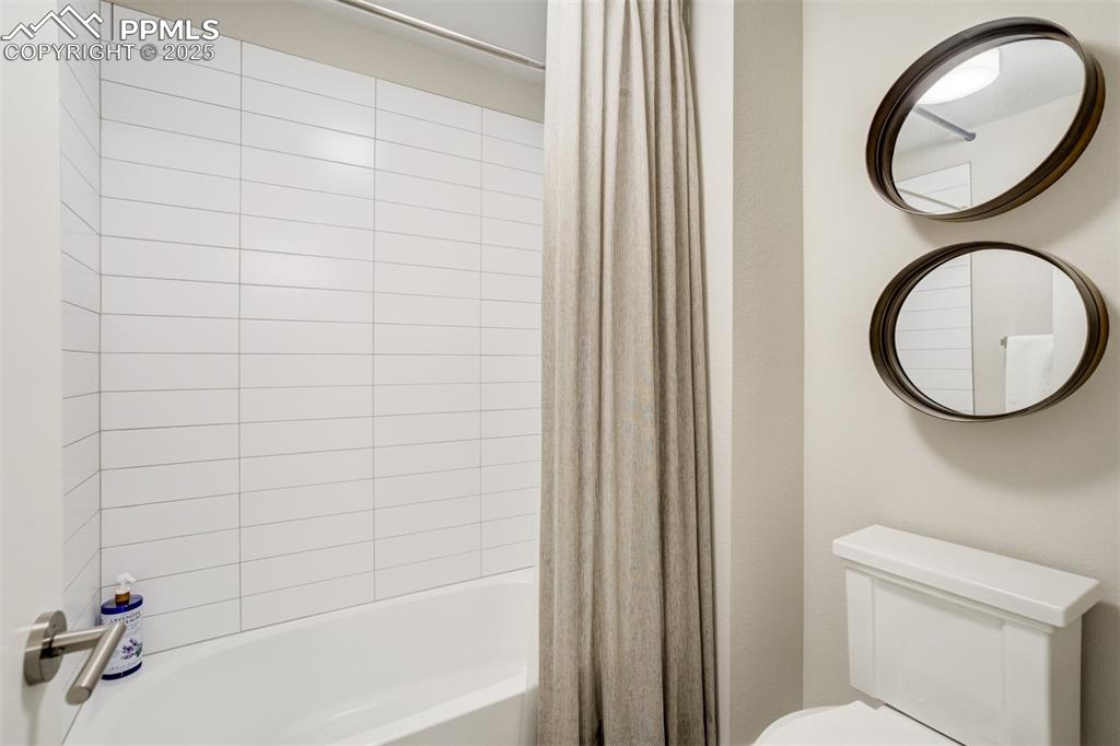 Image 38 of 50: Full bathroom of bedroom #3