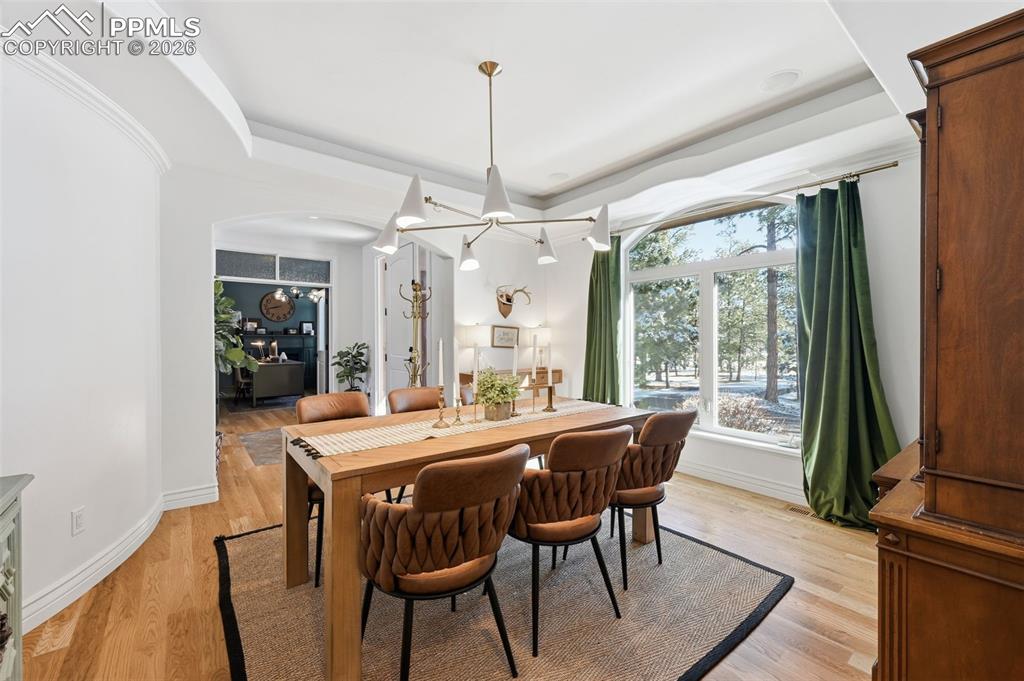 Image 12 of 50: Dining Area