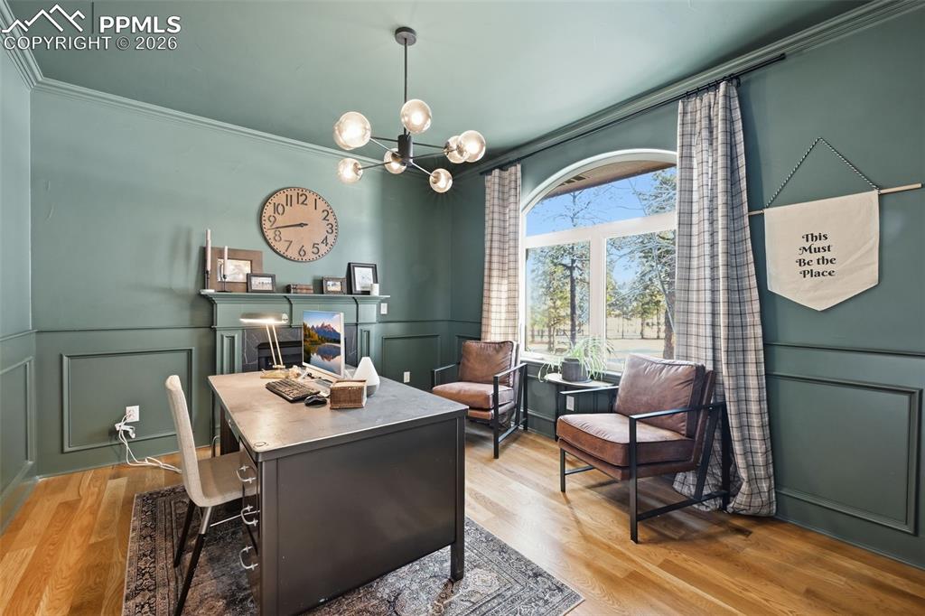 Image 13 of 50: Office