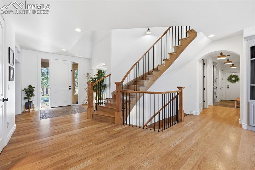 Image 14 of 50: Entry