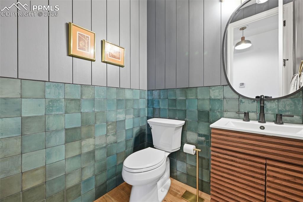 Image 15 of 50: Bathroom