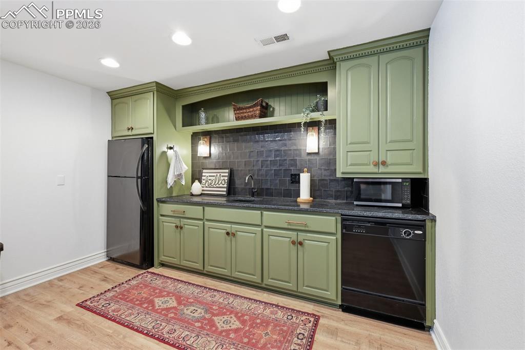 Image 29 of 50: Family Room