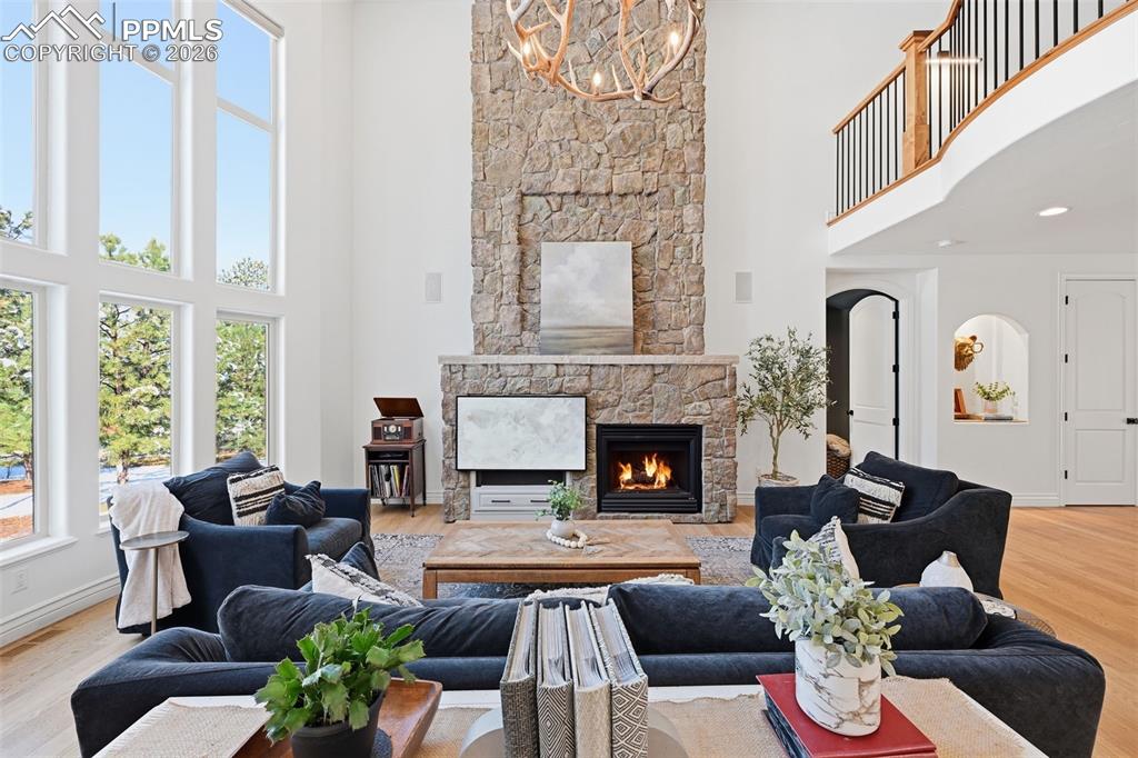 Image 3 of 50: Breakfast Area